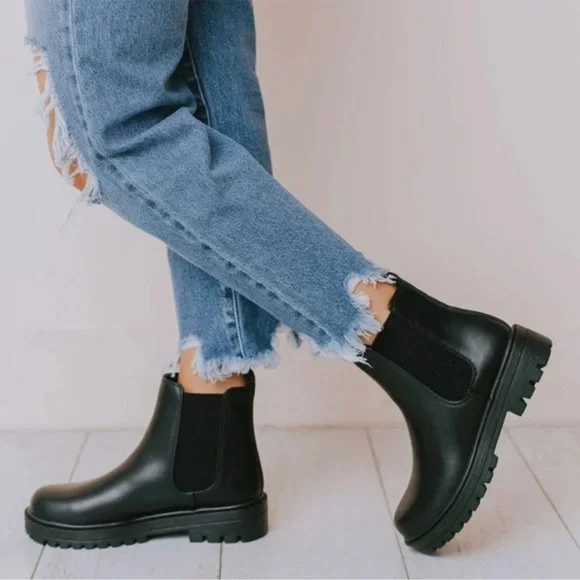 Classic Black Chelsea Combat Boots - Picture 2 of 4